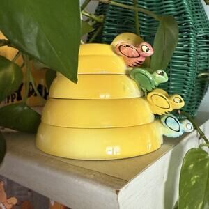 Vintage MCM Menschik Goldman Beehive Bees Yellow Measuring Cups Mid Century